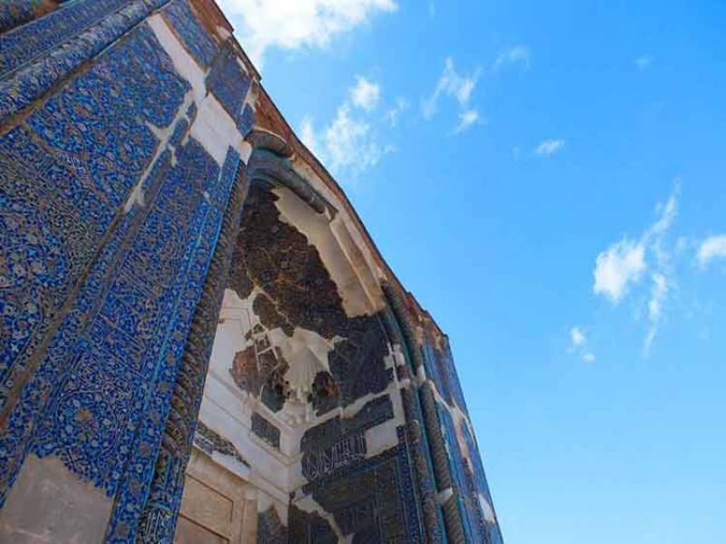 مسجد کبود، نگین فیروزه ای اسلام